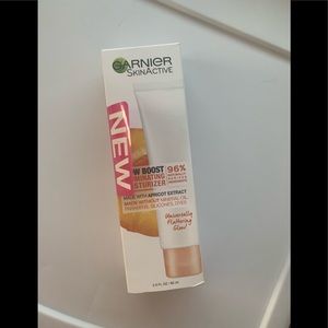 Garnish skin boost illuminating moisturizer